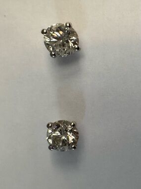 1.63 carat total weight natural diamond studs
